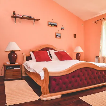 And Tacy Apartman