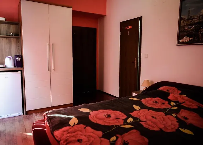 And Tacy Apartman *