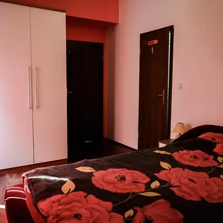 And Tacy Apartment *